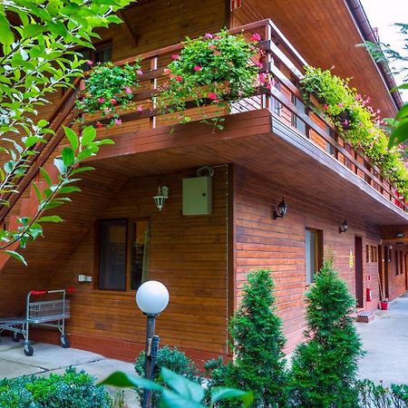Pensiunea Casa Verde Bucuresti ภายนอก รูปภาพ