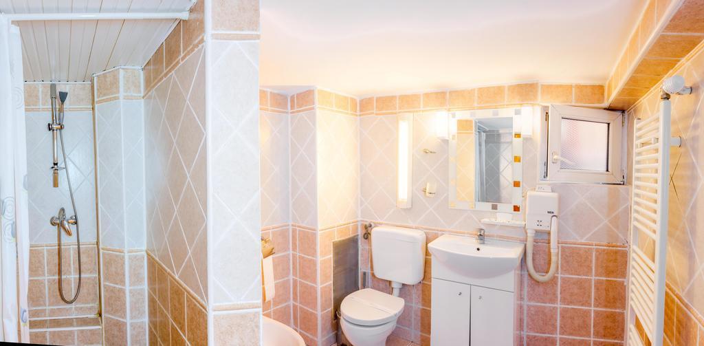 Pensiunea Casa Verde Bucuresti ภายนอก รูปภาพ