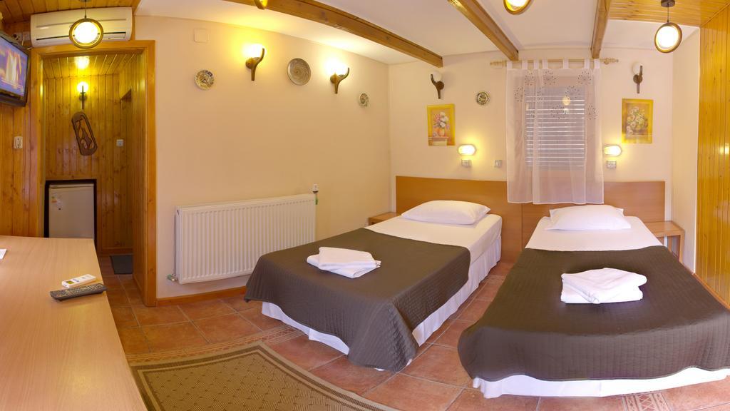 Pensiunea Casa Verde Bucuresti ภายนอก รูปภาพ
