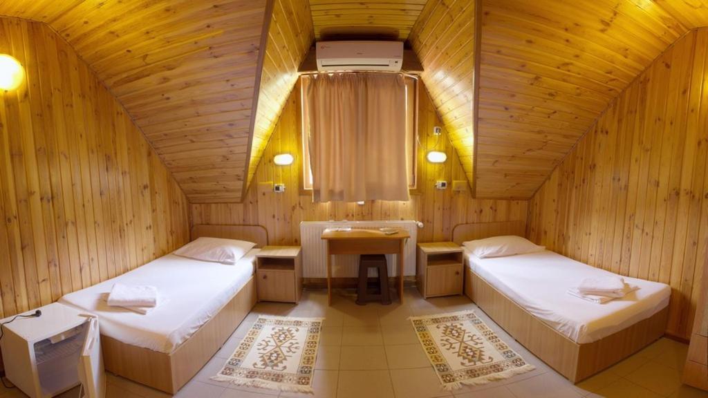 Pensiunea Casa Verde Bucuresti ภายนอก รูปภาพ